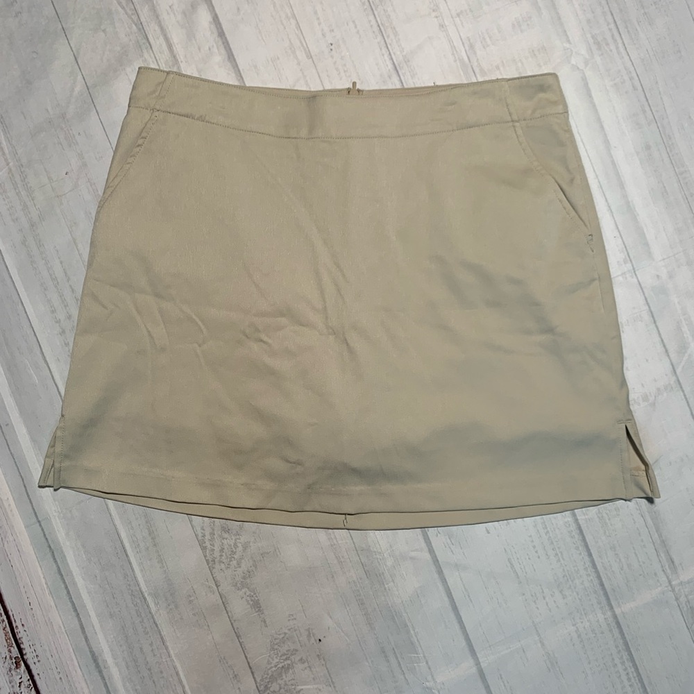 NWT Lady Hagen skort. Khaki. Size 10.